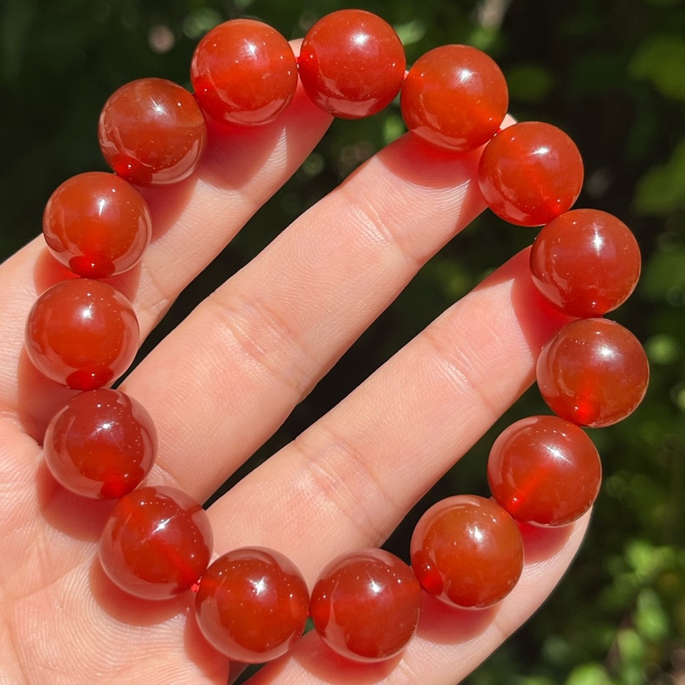 14mm stretchable red carnelian bracelet - Picture 2 of 9